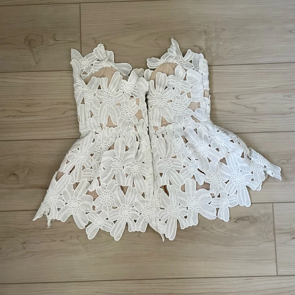 Stone Cold Fox White Lace Peplum Top XS Floral Crochet Bustier Top - Picture 3 of 3